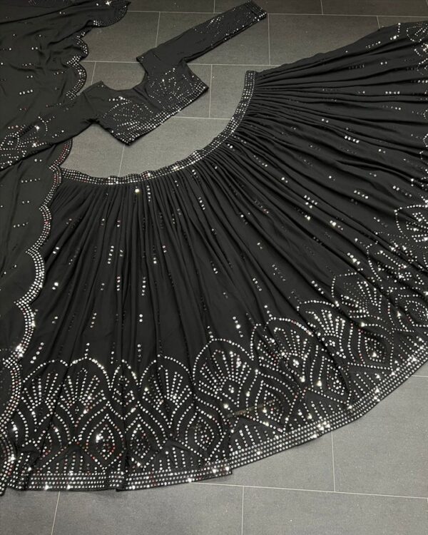 black Lehengha  choli with Dupata - Image 4
