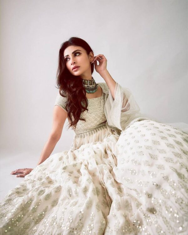 off white  GEORGETTE HEAVY CHINE SEQUNCE  EMBROIDERED WORK half sleeve GOWN WITH DUPATTA - Image 3