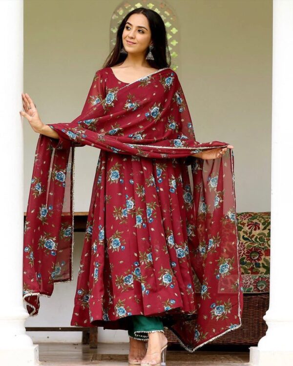 BEAUTIFUL DESIGNER ANARKALI SUIT ON HAVY FAUX GEORGETTE