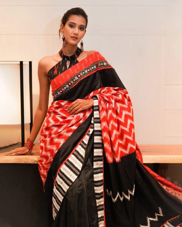 RED AND BLACK PURE MULMUL COTTON CALYGRAFY DESIGN SAREE