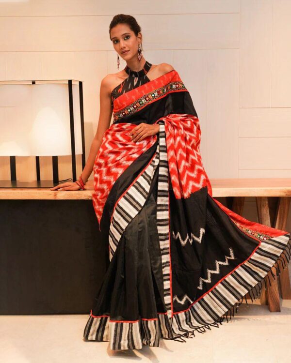 RED AND BLACK PURE MULMUL COTTON CALYGRAFY DESIGN SAREE - Image 4