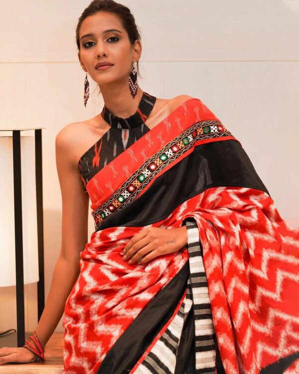 RED AND BLACK PURE MULMUL COTTON CALYGRAFY DESIGN SAREE - Image 3