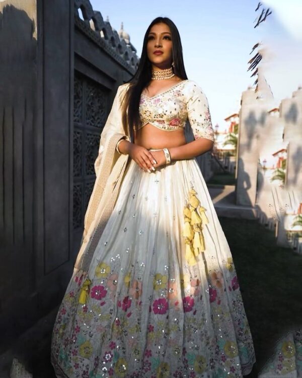 BEAUTIFUL Heavy EMBROIDERY WITH Thread And Weeding Lehenga Set For Women