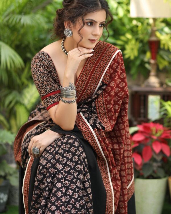 BLACK AND RED COLOR PURE COTTON PRINT SAREE - Image 4