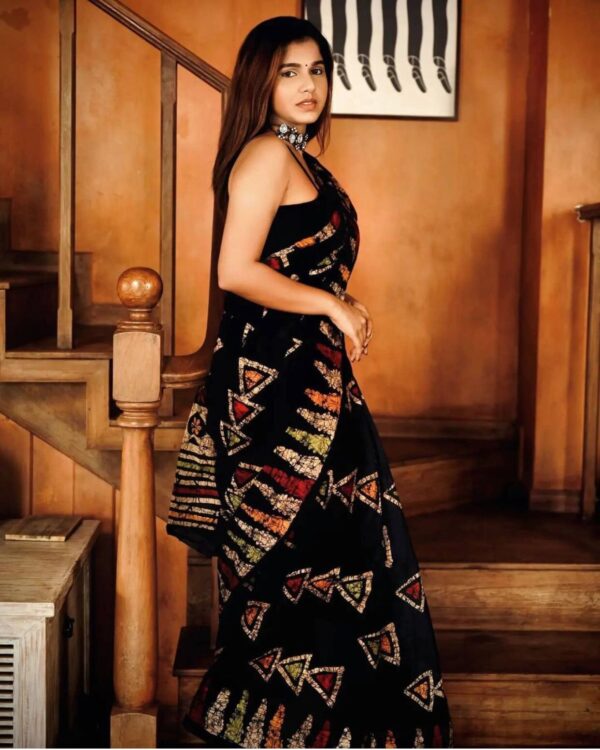 BLACK PURE COTTON TRIANGLE DESIGN SAREE - Image 4