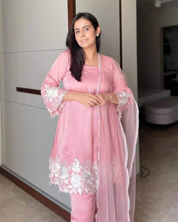 peach color EID SPECIAL WEAR DESIGNER HEAVY THREAD EMBROIDERY WORK SUIT WITH PANT and for SIDE LACE BORDER dupatta - Image 3